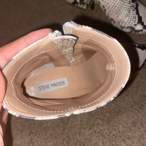 Steve Madden snake skin platform boots - Picture 3 of 3